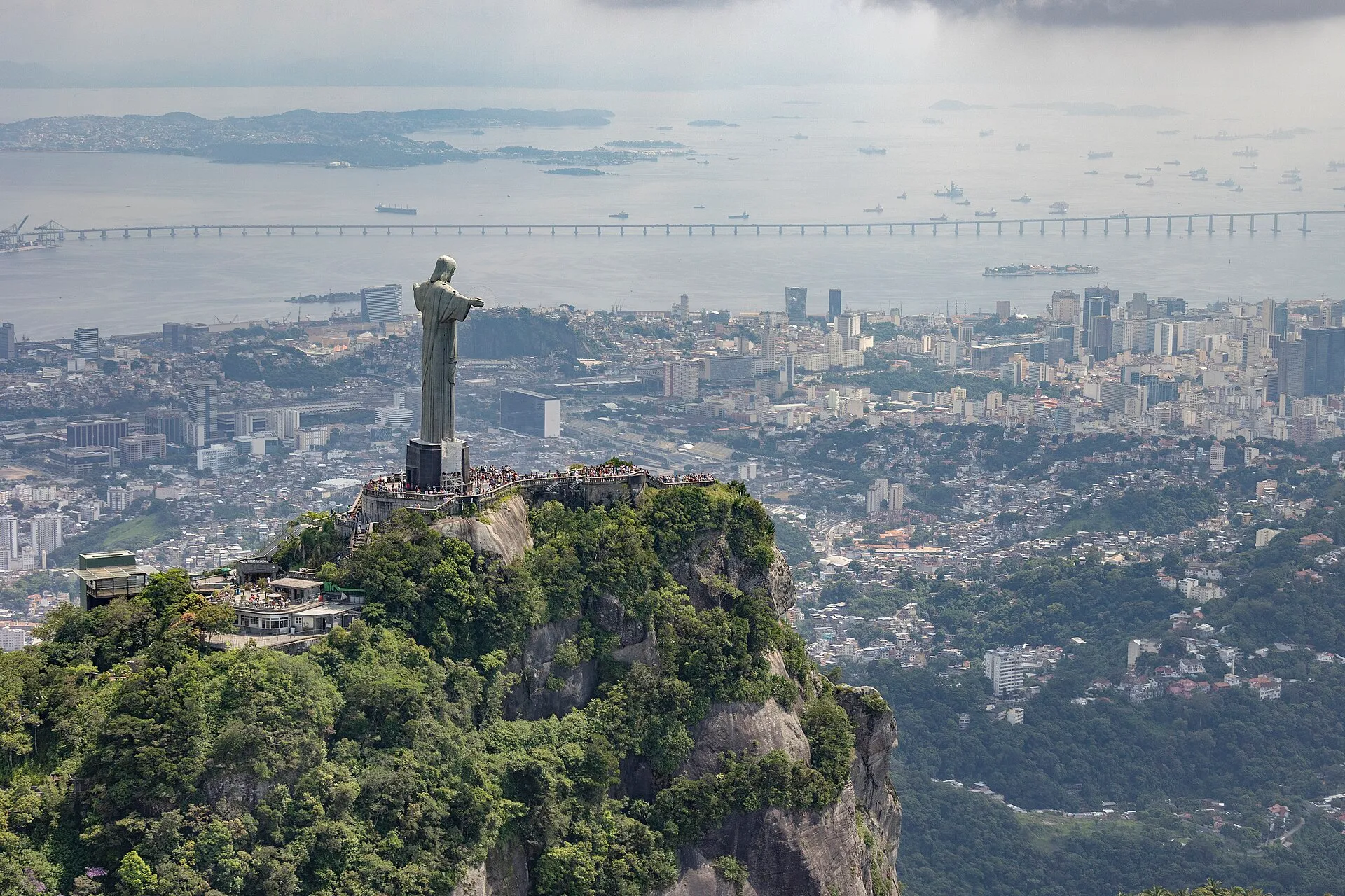A estátua do Cristo Redentor sobre o Rio de Janeiro