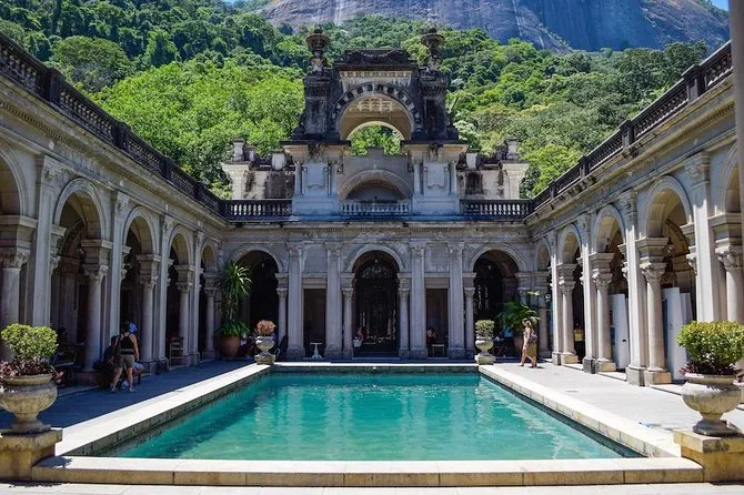 A Alameda das Palmeiras Imperiais no Jardim Botânico do Rio