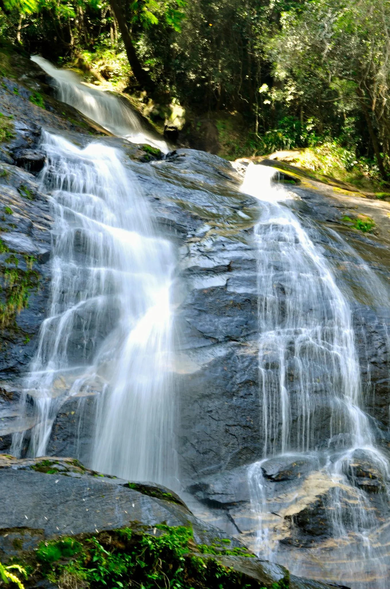 A cachoeira Cascatinha Taunay, na Floresta da Tijuca